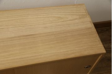 中古　美品　国産　職人手造り　脚または台輪リメイク　上品な佇まいが魅力の総桐箪笥ローボード(桐たんす、テレビ台、テレビボード、収納棚、戸棚)(R-059959)