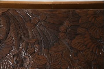 中古　伝統工芸　日光彫り　あふれるような草花の彫りが華やかな座卓(サイドテーブル、センターテーブル、花台)(R-059961)