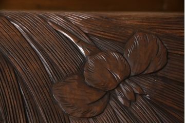 中古　伝統工芸　日光彫り　あふれるような草花の彫りが華やかな座卓(サイドテーブル、センターテーブル、花台)(R-059961)