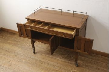 中古　DREXEL HERITAGE(ドレクセルヘリテイジ)　Triune(トライユン)　クラシカルな雰囲気が素敵なキャスター付きワゴン(サービス台、サイドボード、サイドキャビネット、サーバー)(R-059963)