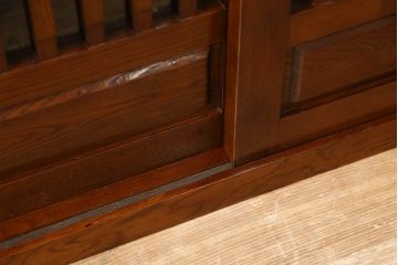 中古　美品　総欅(ケヤキ)材　和モダンな雰囲気を醸し出す水屋箪笥サイドボード(サイドキャビネット、食器棚、戸棚、収納棚)(R-059969)
