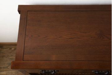中古　美品　総欅(ケヤキ)材　和モダンな雰囲気を醸し出す水屋箪笥サイドボード(サイドキャビネット、食器棚、戸棚、収納棚)(R-059970)