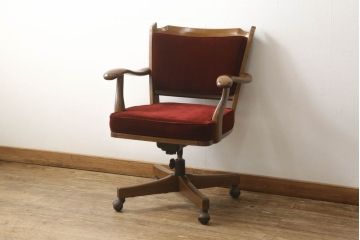 和製ビンテージ　ブランド家具　希少　カリモク家具(karimoku)　落ち着いた色味の赤い座面が目を引くキャスター付きの回転椅子(デスクチェア、ヴィンテージ、オールドカリモク、アームチェア、ドクターチェア、イス)(R-059976)