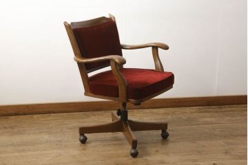 和製ビンテージ　ブランド家具　希少　カリモク家具(karimoku)　落ち着いた色味の赤い座面が目を引くキャスター付きの回転椅子(デスクチェア、ヴィンテージ、オールドカリモク、アームチェア、ドクターチェア、イス)(R-059976)