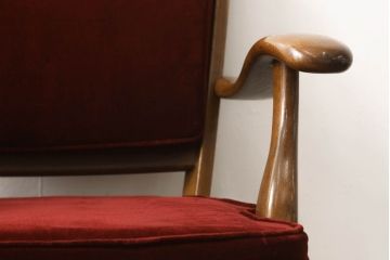和製ビンテージ　ブランド家具　希少　カリモク家具(karimoku)　落ち着いた色味の赤い座面が目を引くキャスター付きの回転椅子(デスクチェア、ヴィンテージ、オールドカリモク、アームチェア、ドクターチェア、イス)(R-059976)