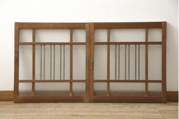 和製アンティーク　木枠のデザインが昭和な雰囲気を醸し出すガラス窓2枚セット(ガラス戸、引き戸、建具)(R-059977)