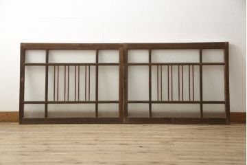 和製アンティーク　木枠のデザインが昭和な雰囲気を醸し出すガラス窓2枚セット(ガラス戸、引き戸、建具)(R-059979)