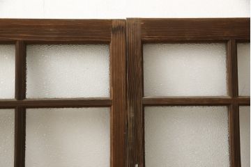 和製アンティーク　木枠のデザインが昭和な雰囲気を醸し出すガラス窓2枚セット(ガラス戸、引き戸、建具)(R-059979)