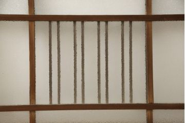 和製アンティーク　木枠のデザインが昭和な雰囲気を醸し出すガラス窓2枚セット(ガラス戸、引き戸、建具)(R-059979)