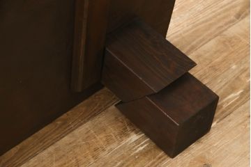 和製ビンテージ 　杉材　天板一枚板　天板や脚のデザインが凝っているコンテンポラリーデザインの座卓(ヴィンテージ、ローテーブル)(R-059982)