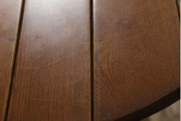 中古　レア　高級輸入家具　ドイツ　重厚で見た目よりしっかり!　自然の木材の形をそのまま活かした丸太テーブル(ダイニングテーブル、丸テーブル、ラウンドテーブル、木製テーブル)(R-059983)