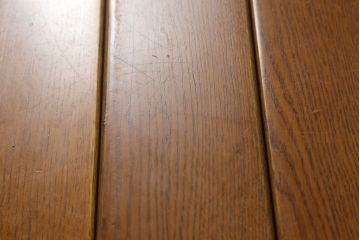 中古　レア　高級輸入家具　ドイツ　重厚で見た目よりしっかり!　自然の木材の形をそのまま活かした丸太テーブル(ダイニングテーブル、丸テーブル、ラウンドテーブル、木製テーブル)(R-059983)