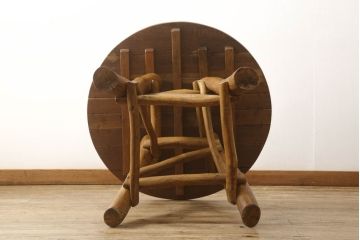 中古　レア　高級輸入家具　ドイツ　重厚で見た目よりしっかり!　自然の木材の形をそのまま活かした丸太テーブル(ダイニングテーブル、丸テーブル、ラウンドテーブル、木製テーブル)(R-059983)