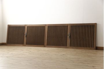 和製アンティーク　上手物　和モダンな空間に合わせやすい枠欅(ケヤキ)・板杉材の縦桟格子窓4枚セット(引き戸、板戸、建具)(R-060005)