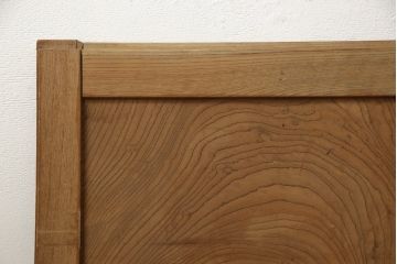 和製アンティーク　凝ったつくりの金具が目を惹く総欅(ケヤキ)材一枚板の窓2枚セット(板戸、引き戸、建具)(R-060007)