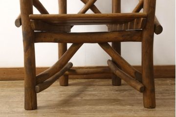 中古　レア　高級輸入家具　ドイツ　重厚で見た目よりしっかり!　自然の木材の形をそのまま活かした丸太チェア(丸太イス、木製チェア、ダイニングチェア、アームチェア、板座チェア、椅子)(R-060013)