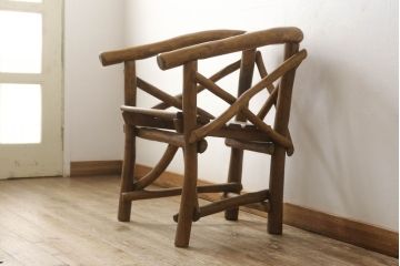 中古　レア　高級輸入家具　ドイツ　重厚で見た目よりしっかり!　自然の木材の形をそのまま活かした丸太チェア(丸太イス、木製チェア、ダイニングチェア、アームチェア、板座チェア、椅子)(R-060014)