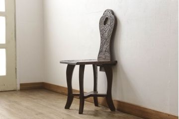 中古　伝統工芸　軽井沢彫り　隅々まで施された桜の彫刻が目を惹くダイニングチェア(板座チェア、椅子)(R-060015)