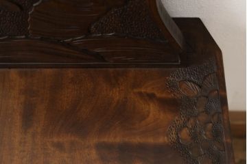 中古　伝統工芸　軽井沢彫り　隅々まで施された桜の彫刻が目を惹くダイニングチェア(板座チェア、椅子)(R-060015)
