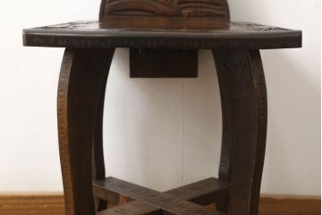 中古　伝統工芸　軽井沢彫り　隅々まで施された桜の彫刻が目を惹くダイニングチェア(板座チェア、椅子)(R-060015)