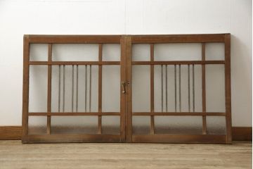 和製アンティーク　木枠のデザインが昭和な雰囲気を醸し出すガラス窓2枚セット(ガラス戸、引き戸、建具)(R-060027)