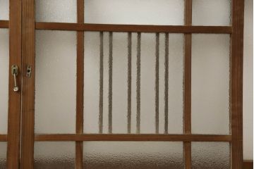 和製アンティーク　木枠のデザインが昭和な雰囲気を醸し出すガラス窓2枚セット(ガラス戸、引き戸、建具)(R-060027)