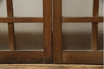 和製アンティーク　木枠のデザインが昭和な雰囲気を醸し出すガラス窓2枚セット(ガラス戸、引き戸、建具)(R-060027)