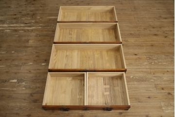 中古　岩谷堂箪笥　台輪付き　並べてローチェストとしても使える、2way重ね箪笥(引き出し、和タンス、収納箪笥、衣装タンス、上下バラ売り可能)(R-060031)