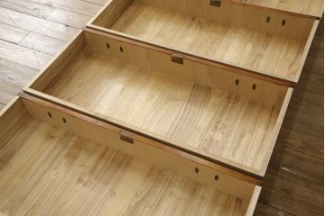 中古　岩谷堂箪笥　台輪付き　並べてローチェストとしても使える、2way重ね箪笥(引き出し、和タンス、収納箪笥、衣装タンス、上下バラ売り可能)(R-060031)