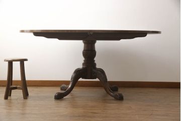 中古　美品　イギリス高級家具　MAITLAND SMITH(メートランドスミス)　天板の杢目と脚先まで凝ったつくりが目を引くダイニングテーブル(エクステンションテーブル、ラウンドテーブル、4人掛け、6人掛け)(定価約100万円)(R-060034)