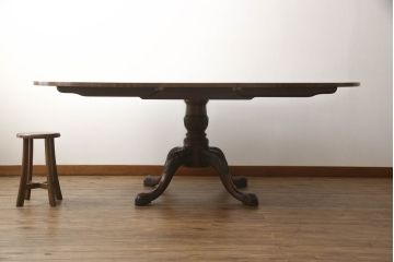 中古　美品　イギリス高級家具　MAITLAND SMITH(メートランドスミス)　天板の杢目と脚先まで凝ったつくりが目を引くダイニングテーブル(エクステンションテーブル、ラウンドテーブル、4人掛け、6人掛け)(定価約100万円)(R-060034)