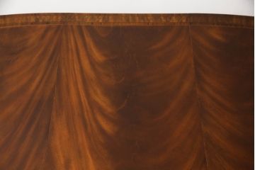 中古　美品　イギリス高級家具　MAITLAND SMITH(メートランドスミス)　天板の杢目と脚先まで凝ったつくりが目を引くダイニングテーブル(エクステンションテーブル、ラウンドテーブル、4人掛け、6人掛け)(定価約100万円)(R-060034)