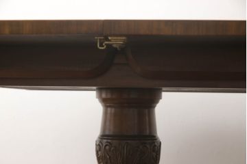 中古　美品　イギリス高級家具　MAITLAND SMITH(メートランドスミス)　天板の杢目と脚先まで凝ったつくりが目を引くダイニングテーブル(エクステンションテーブル、ラウンドテーブル、4人掛け、6人掛け)(定価約100万円)(R-060034)