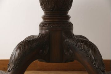 中古　美品　イギリス高級家具　MAITLAND SMITH(メートランドスミス)　天板の杢目と脚先まで凝ったつくりが目を引くダイニングテーブル(エクステンションテーブル、ラウンドテーブル、4人掛け、6人掛け)(定価約100万円)(R-060034)