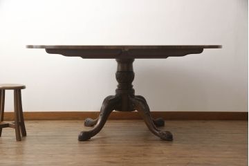 中古　美品　イギリス高級家具　MAITLAND SMITH(メートランドスミス)　天板の杢目と脚先まで凝ったつくりが目を引くダイニングテーブル(エクステンションテーブル、ラウンドテーブル、4人掛け、6人掛け)(定価約100万円)(R-060034)