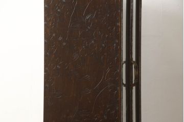 中古　美品　伝統工芸　軽井沢彫り　和モダンな雰囲気漂う本箱(収納棚、戸棚、ブックケース、書棚、飾り棚、キャビネット)(R-060035)
