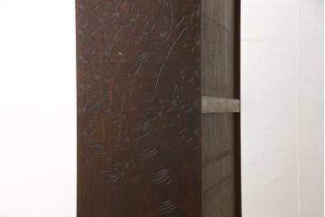 中古　美品　伝統工芸　軽井沢彫り　和モダンな雰囲気漂う本箱(収納棚、戸棚、ブックケース、書棚、飾り棚、キャビネット)(R-060035)