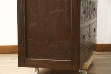 中古　伝統工芸　職人技が光る軽井沢彫りのチェスト(衣装箪笥、和タンス、引き出し)(R-060036)