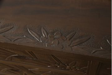 中古　伝統工芸　職人技が光る軽井沢彫りのチェスト(衣装箪笥、和タンス、引き出し)(R-060036)