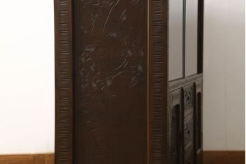中古　美品　軽井沢彫り　桜の意匠が見事な職人技が光る収納棚(サイドキャビネット、サイドボード、茶箪笥、飾り棚)(R-060049)
