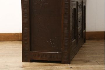 中古　美品　軽井沢彫り　桜の意匠が見事な職人技が光る収納棚(サイドキャビネット、サイドボード、茶箪笥、飾り棚)(R-060049)