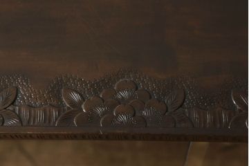 中古　美品　軽井沢彫り　桜の意匠が見事な職人技が光る収納棚(サイドキャビネット、サイドボード、茶箪笥、飾り棚)(R-060049)