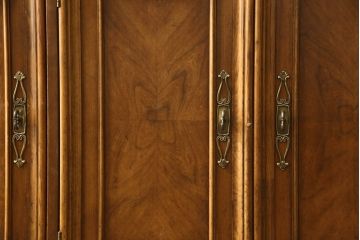 アメリカヴィンテージ　DREXEL HERITAGE(ドレクセルヘリテイジ)　アメリカモデル　マホガニー材を使用したクラシカルな佇まいのサイドボード(ビンテージ、サイドキャビネット、リビングボード、収納棚、戸棚)(R-060052)