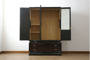 中古　美品　香川漆器　蒟醤(きんま)塗り　美しい艶が魅力!格調高い空間演出に活躍するワードローブ(衣装箪笥、和タンス、キャビネット)(定価推定約140万円)(R-060053)