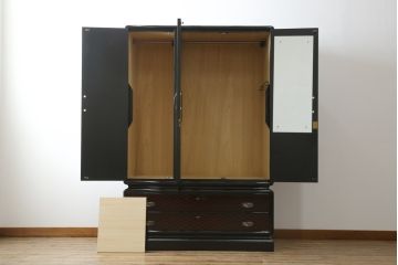 中古　美品　香川漆器　蒟醤(きんま)塗り　美しい艶が魅力!格調高い空間演出に活躍するワードローブ(衣装箪笥、和タンス、キャビネット)(定価推定約140万円)(R-060053)