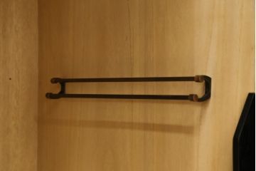 中古　美品　香川漆器　蒟醤(きんま)塗り　美しい艶が魅力!格調高い空間演出に活躍するワードローブ(衣装箪笥、和タンス、キャビネット)(定価推定約140万円)(R-060053)