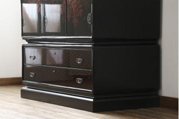 中古　美品　香川漆器　蒟醤(きんま)塗り　美しい艶が魅力!格調高い空間演出に活躍するワードローブ(衣装箪笥、和タンス、キャビネット)(定価推定約140万円)(R-060053)