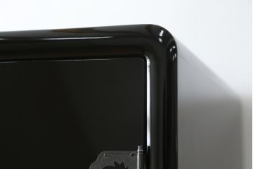 中古　美品　香川漆器　蒟醤(きんま)塗り　美しい艶が魅力!格調高い空間演出に活躍するワードローブ(衣装箪笥、和タンス、キャビネット)(定価推定約140万円)(R-060053)