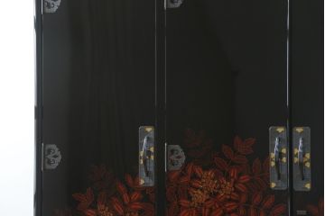 中古　美品　香川漆器　蒟醤(きんま)塗り　美しい艶が魅力!格調高い空間演出に活躍するワードローブ(衣装箪笥、和タンス、キャビネット)(定価推定約140万円)(R-060053)
