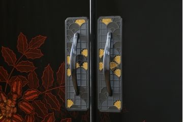 中古　美品　香川漆器　蒟醤(きんま)塗り　美しい艶が魅力!格調高い空間演出に活躍するワードローブ(衣装箪笥、和タンス、キャビネット)(定価推定約140万円)(R-060053)